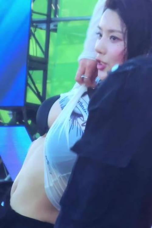 20240817 제대로 올려주는 권은비 움짤