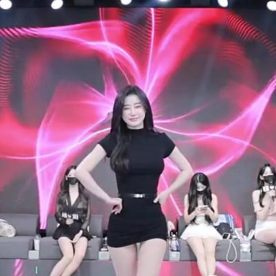이곳의 여신님들은 도대체 어쩜 이리다 이쁘고 사랑스러운건지~
