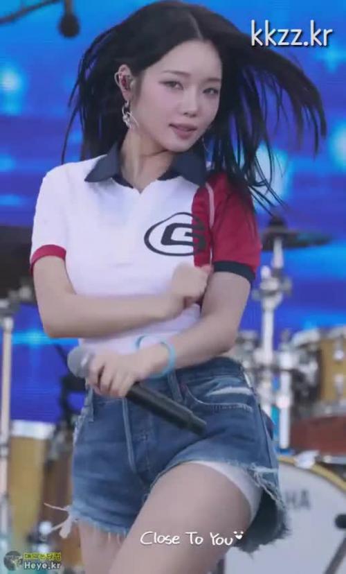 크롭티 핫팬츠 프로미스나인 노지선 움짤