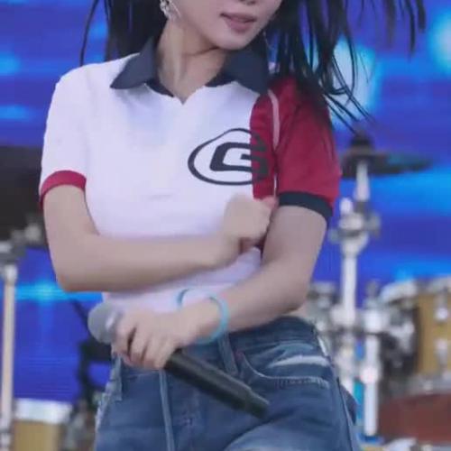 크롭티 핫팬츠 프로미스나인 노지선 움짤