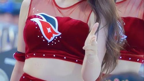 김정원 치어리더는  머리 푸는 긴머리카락이 너무 이뿌고 섹시함~~