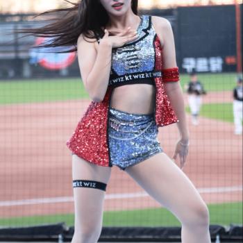 [4K] 2025 kt위즈 김정원치어리더 hands up 1 공연 직캠  #shorts #김정원 #치어리더 #응원  #직캠 #영상 #kt위즈 #아웃송