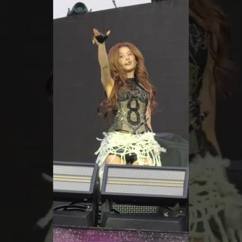 250425 트와이스 사나 직캠" STRATEGY"( TWICE SANA FANCAM)