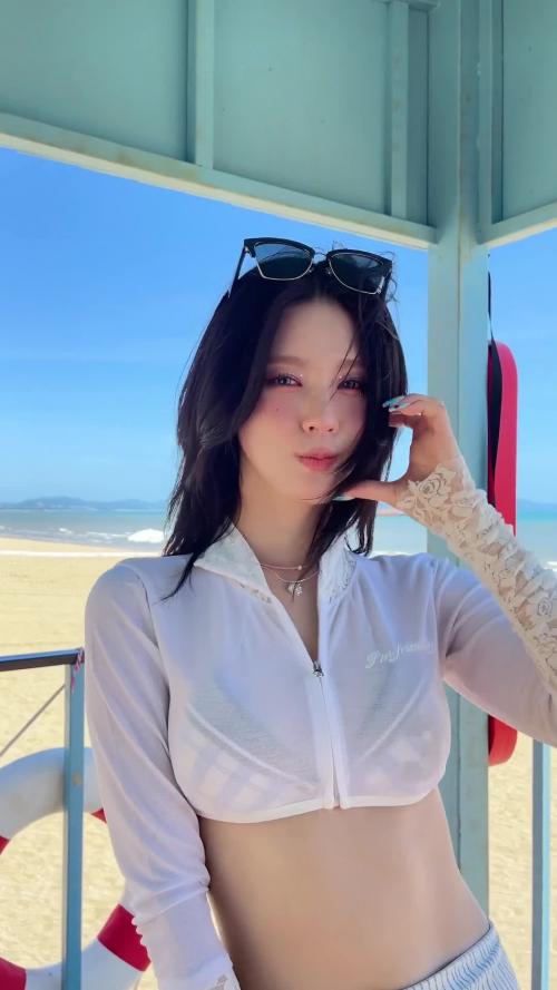 아이들 미연 비키니 패션 찰랑이는 뽀얀 가슴골 + 개미허리 배꼽
