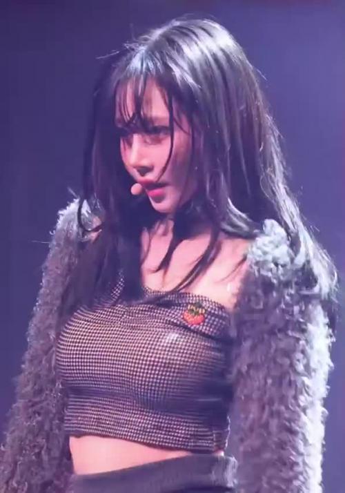 언니의 가슴을 닮은듯한 트리플에스 나경