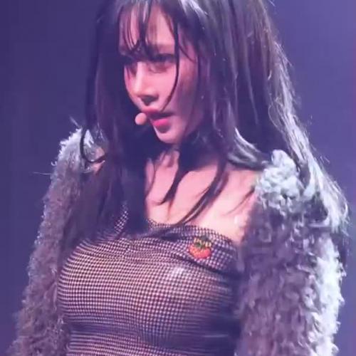 언니의 가슴을 닮은듯한 트리플에스 나경