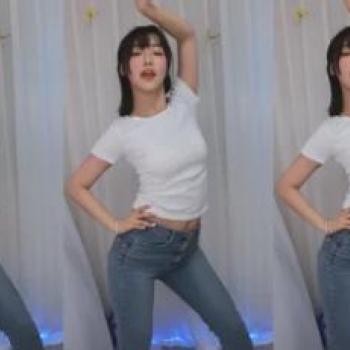 쭈루리 신입댄비 흰티에 청바지 입었오 ,, ♡