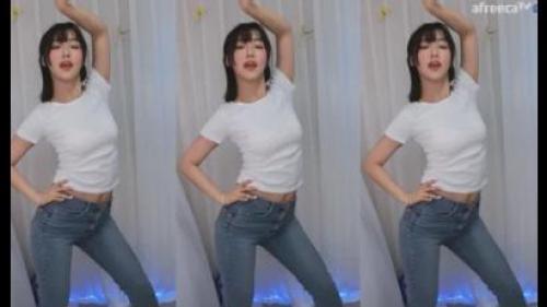 쭈루리 신입댄비 흰티에 청바지 입었오 ,, ♡