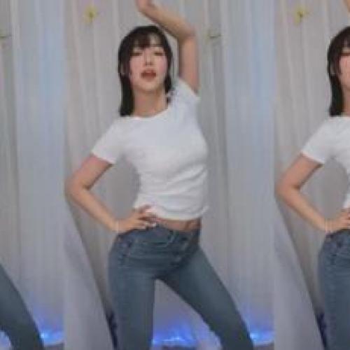 쭈루리 신입댄비 흰티에 청바지 입었오 ,, ♡