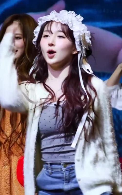 팬사인회 회색 땡땡이 레이스 나시...은근한 바운스 엔믹스 해원