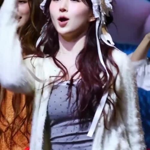 팬사인회 회색 땡땡이 레이스 나시...은근한 바운스 엔믹스 해원