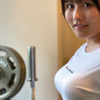 【ど根性筋トレ&質問コーナー】粘りのラットプルダウンからの、美女にいろいろ聞いてみたwww