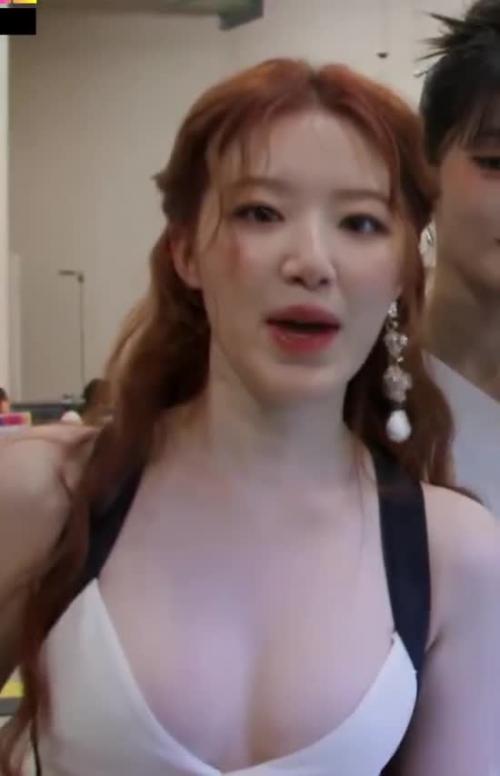 (여자)아이들 슈화 슴부먼트