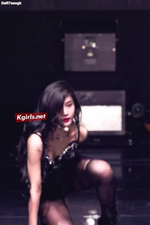 레드벨벳 조이 거의 생브라 수준의 란제리룩 위험한 뜬 공간