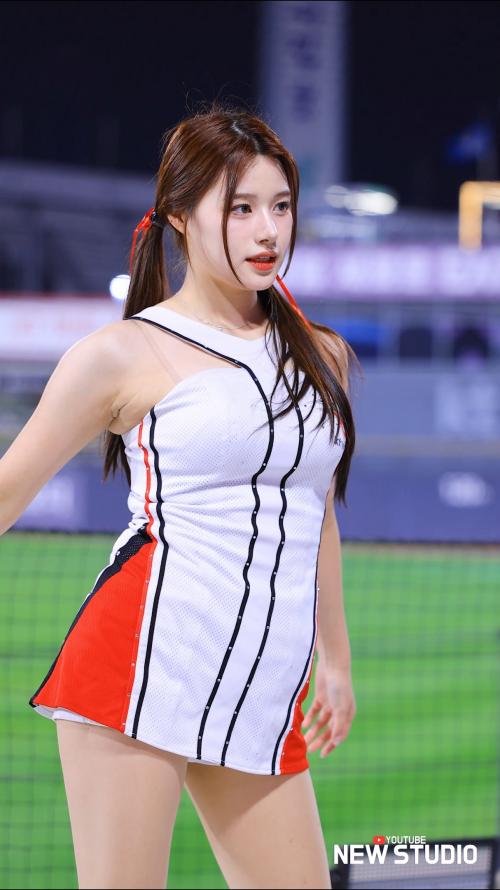 나도 모르게 자꾸 얼굴로 줌이간다..  250409 이예빈치어리더 직캠