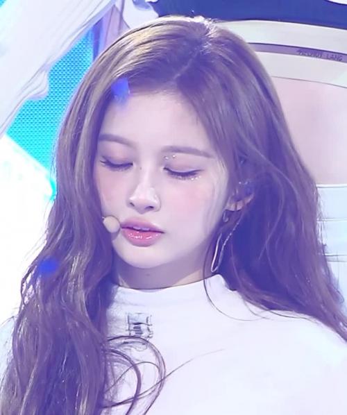 컴백한 엔믹스 설윤 요정같은 얼빡 미모