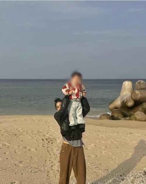 조카와 바닷가에 놀러간 여전한 설현 미모 근황